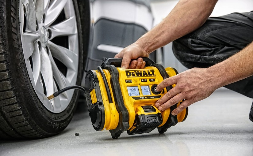 Prenosný aku kompresor DeWALT DCC018